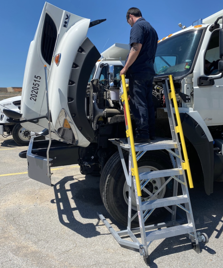 this image shows mobile truck engine repair in Laredo, TX