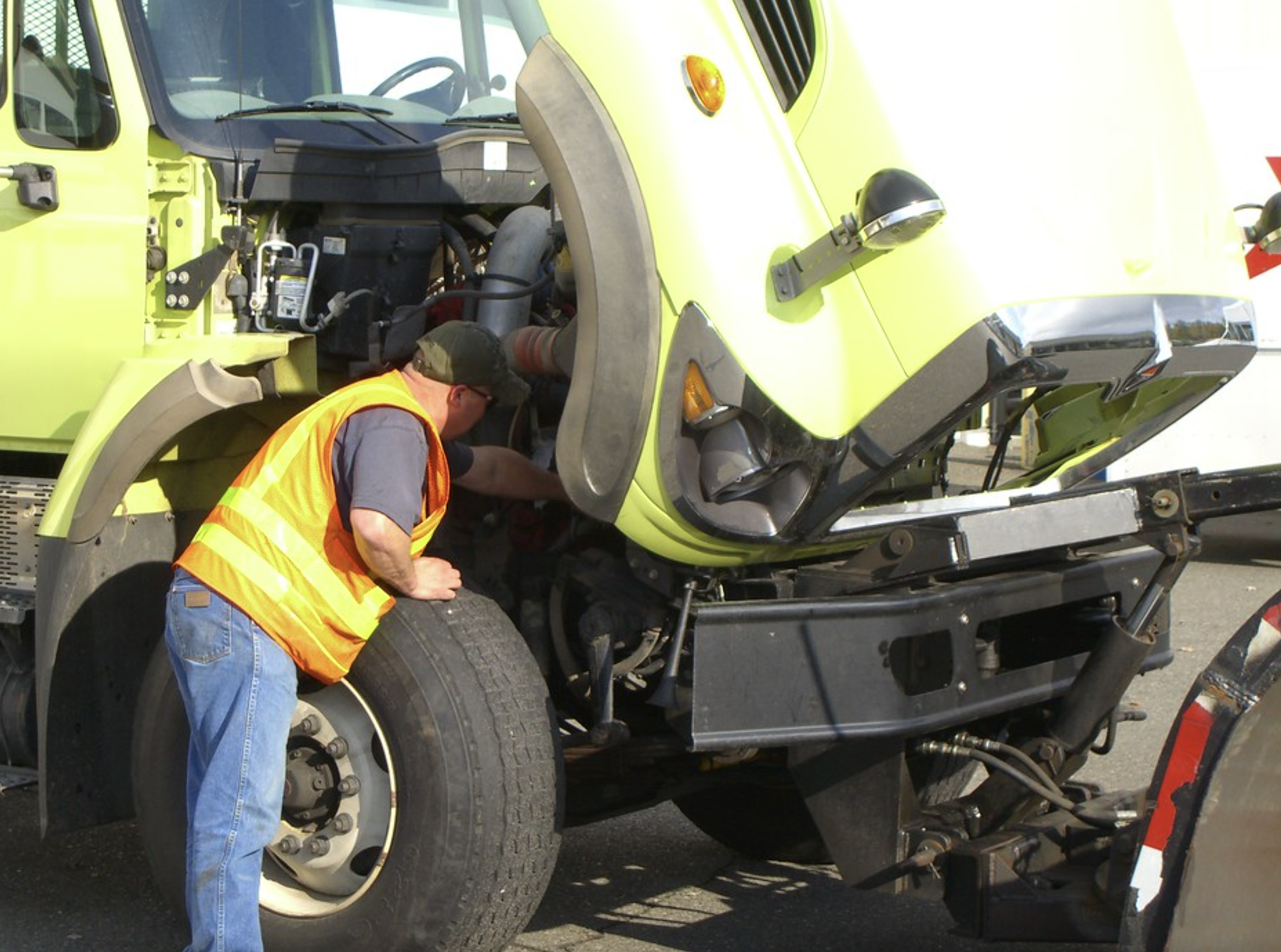 this image shows truck repair in Laredo, TX